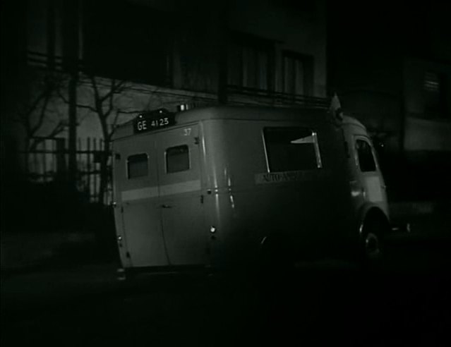 1945 Renault 1000 Kg Ambulance [206 E1]