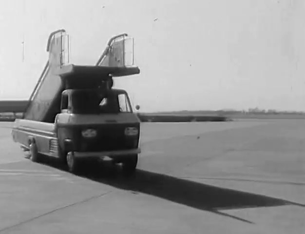 1973 BLAC BJ 130 Mobile Airplane Stairs