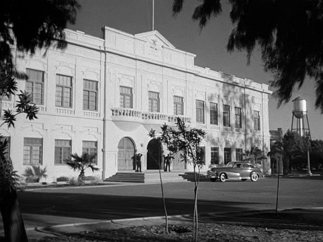 1948 Pontiac Streamliner De Luxe 4-Door Sedan