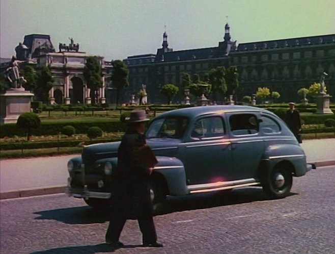 1942 Ford De Luxe Fordor Sedan