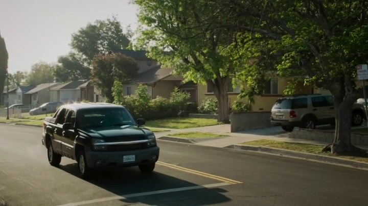 2002 Chevrolet Avalanche [GMT805]