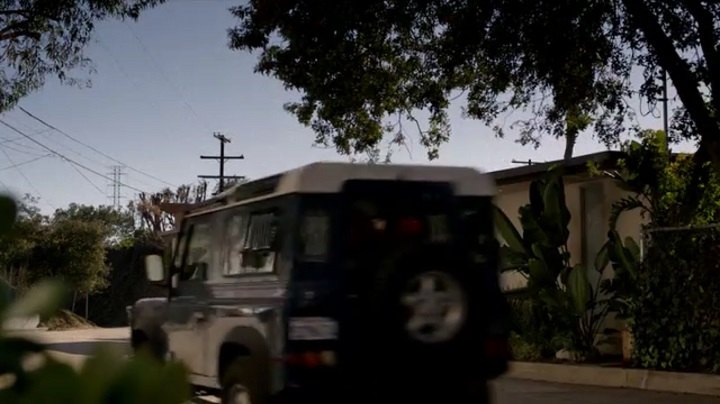 Land-Rover Defender 90