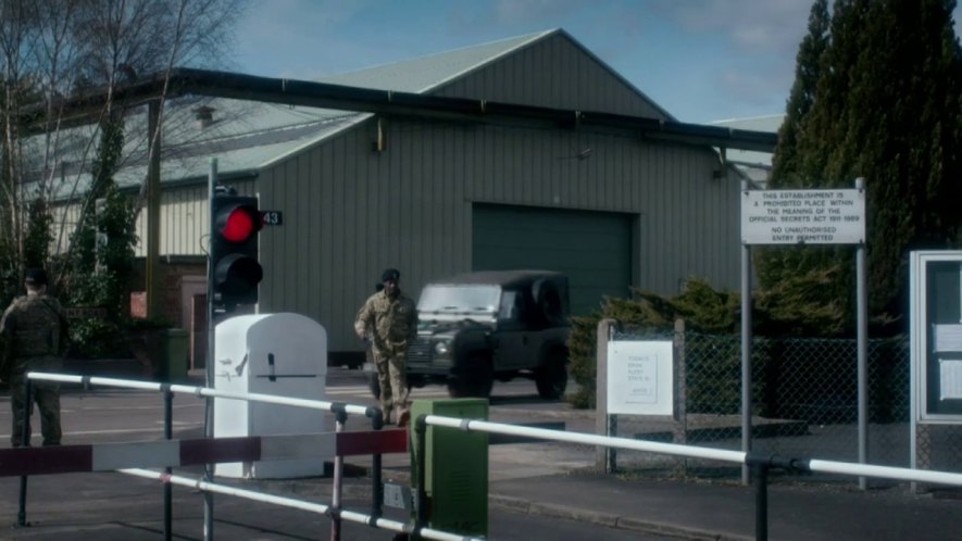 Land-Rover Defender 90