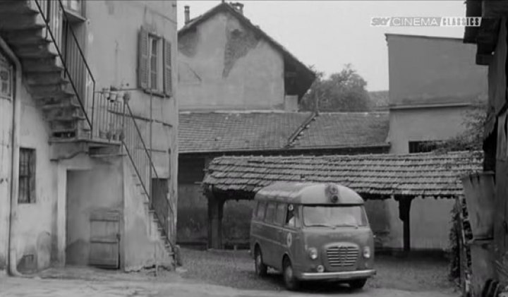 1957 Alfa Romeo Romeo 2 Ambulanza
