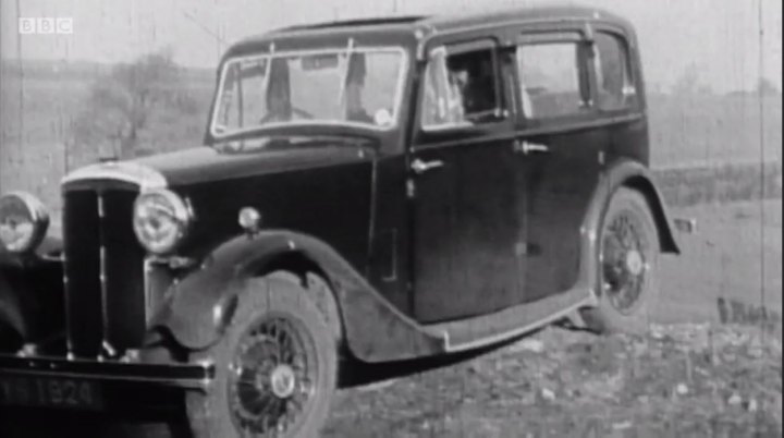 1935 Daimler 15 6-light saloon by Mulliner