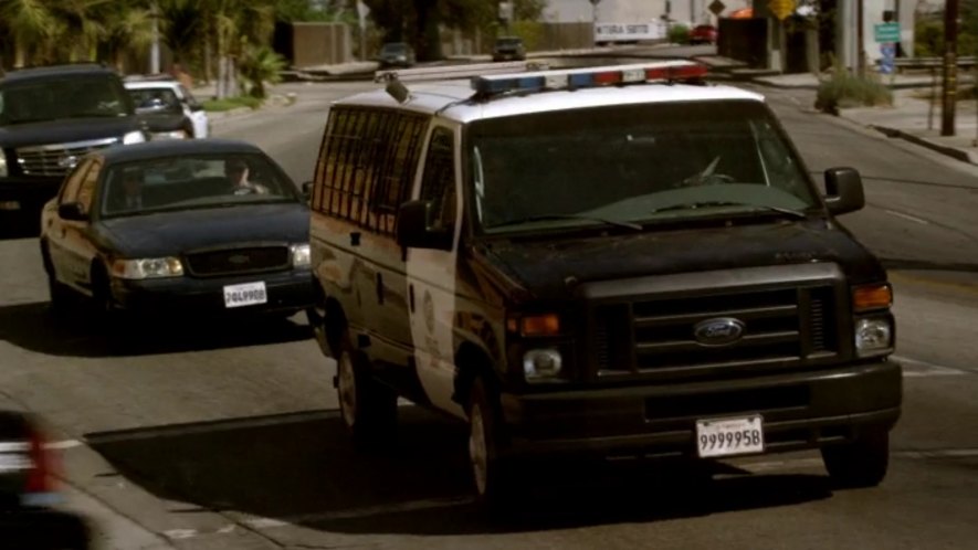 2008 Ford E-350 Super Duty Wagon