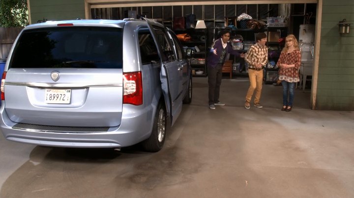 2012 Lancia Voyager Pre-production [RT]